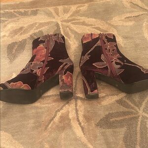 Steve Madden Elissa Velvet Floral Heeled Boots Size 7.5M